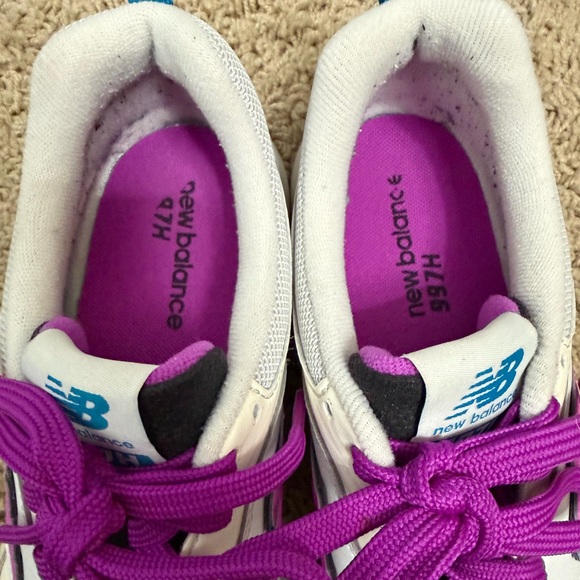 New Balance Women's 997H Sneakers in Sea Salt and Peony Colorway - Picture 6 of 8